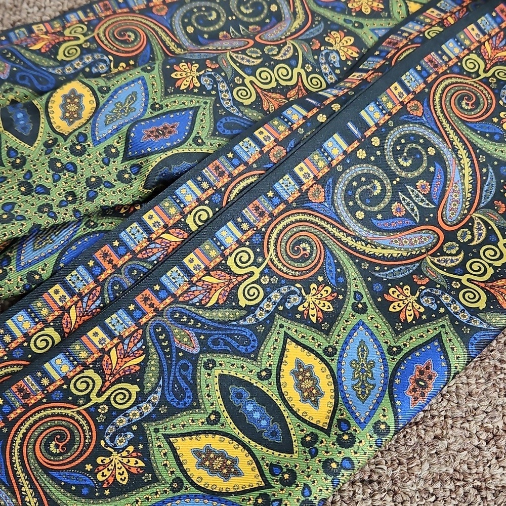 New & Lingwood 100% Silk Fringe Scarf 72" Made in Italy Colorful Paisley - Picture 7 of 7